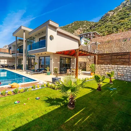 Ovaly Villa *